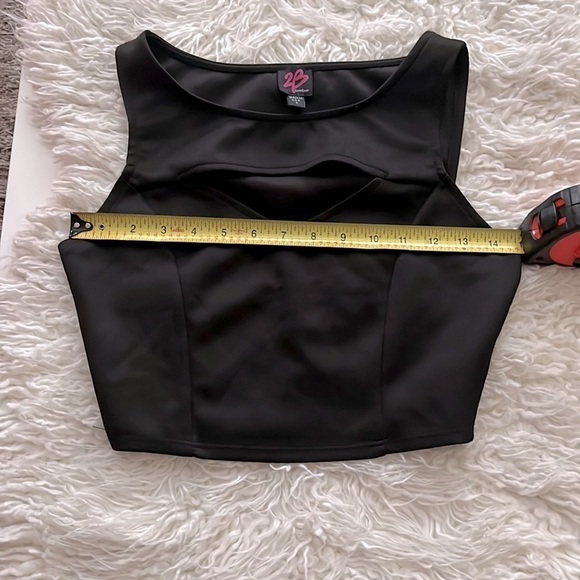 2B by Bebe Cut out Crop Top in a Sz S Cute! 🤩 - Picture 7 of 11